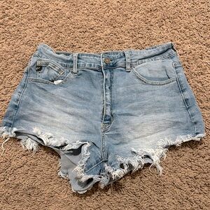 cute ruffled end jean shorts!